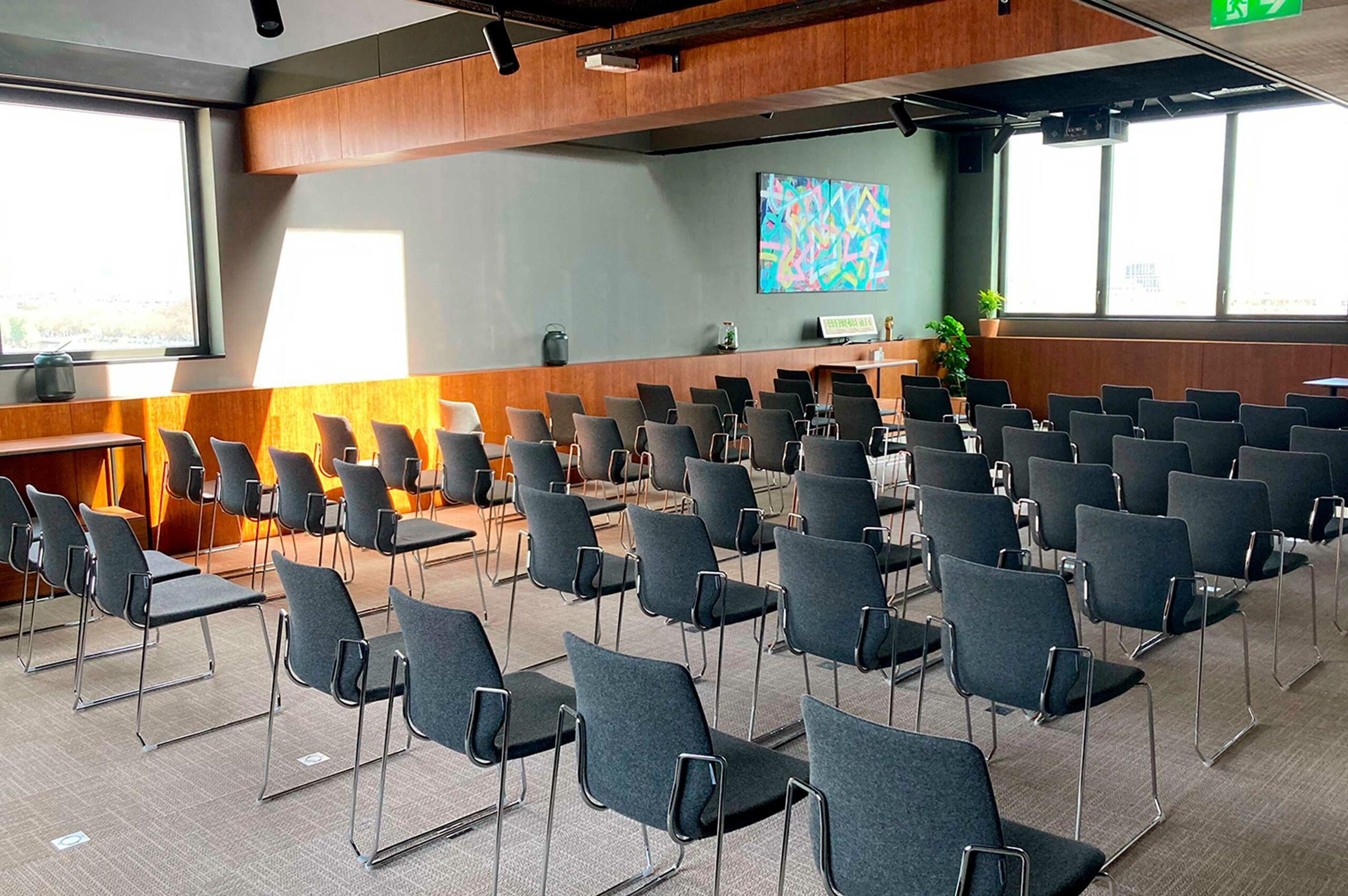 L'Ascensoir, rooftop événementiel à Lyon - la salle de conférence